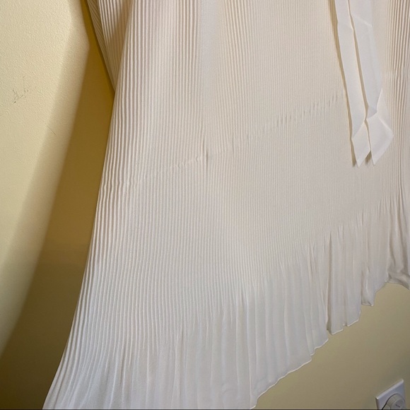 NEW ROAMAN’S Tie Neck Ruffle Pleated Blouse Sz 12 - Picture 5 of 8